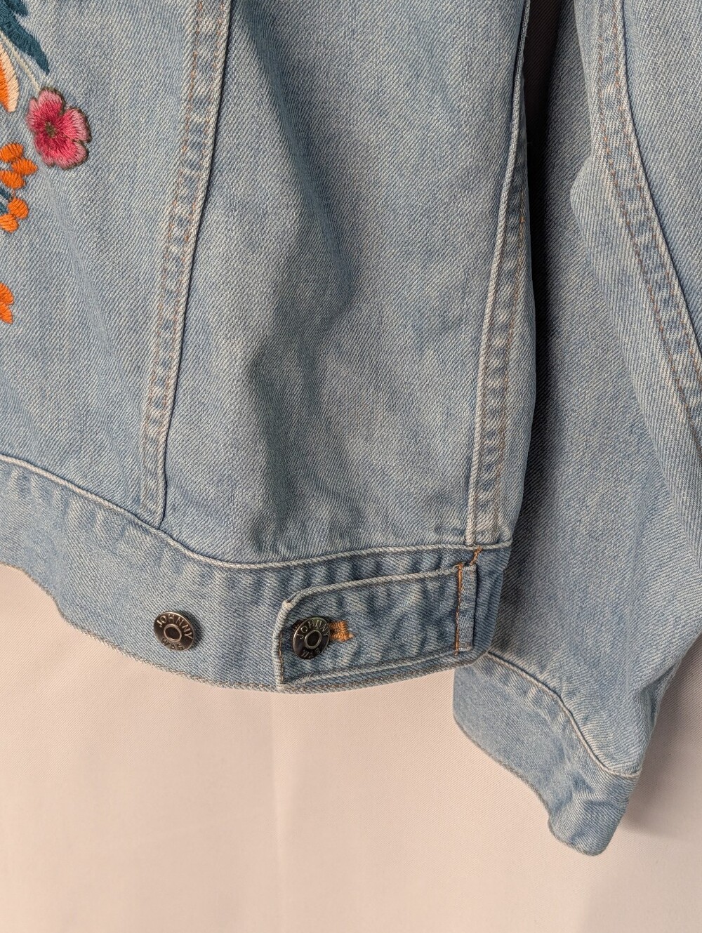 Johnny Was Light Blue Denim Jacket with Multicolor Floral Embroidery Size Small - Picture 10 of 12